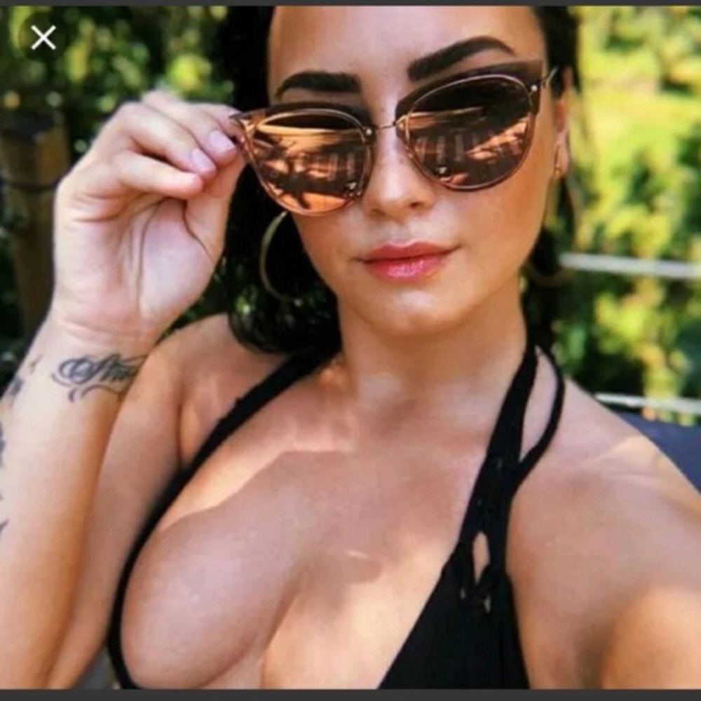 Demi Lovato Cat Eye Sunglass - Picture 1 of 7